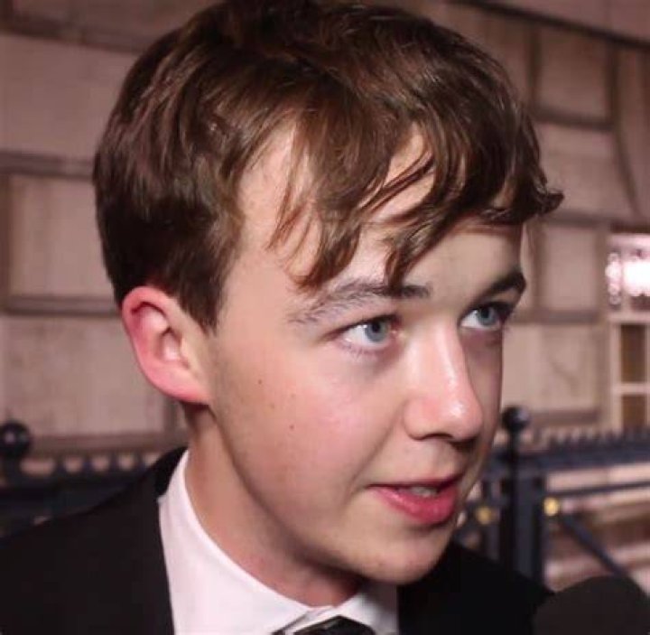 Alex Lawther Height, Weight, Age, Girlfriend, Family, Facts, Biography |