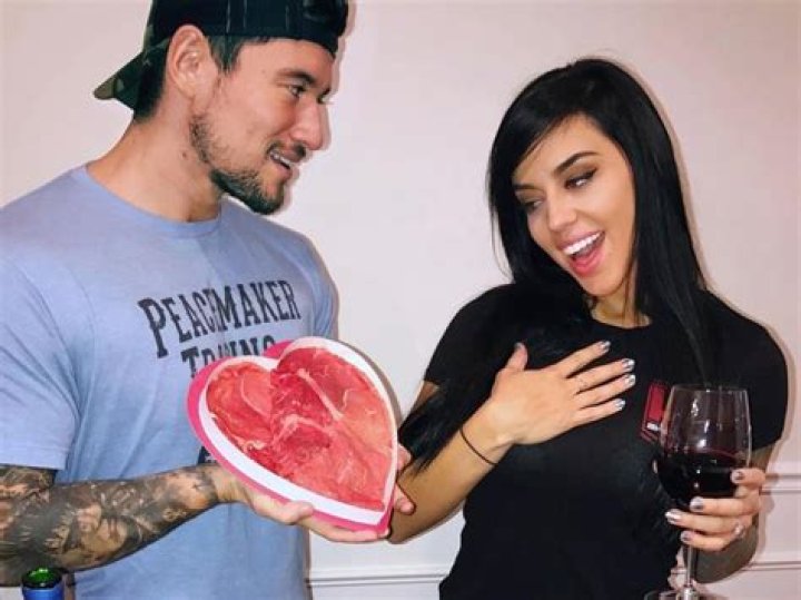 Alex Zedra (Instagram Star) - Age, Birthday, Bio, Facts, Family, Net Worth, Height & More