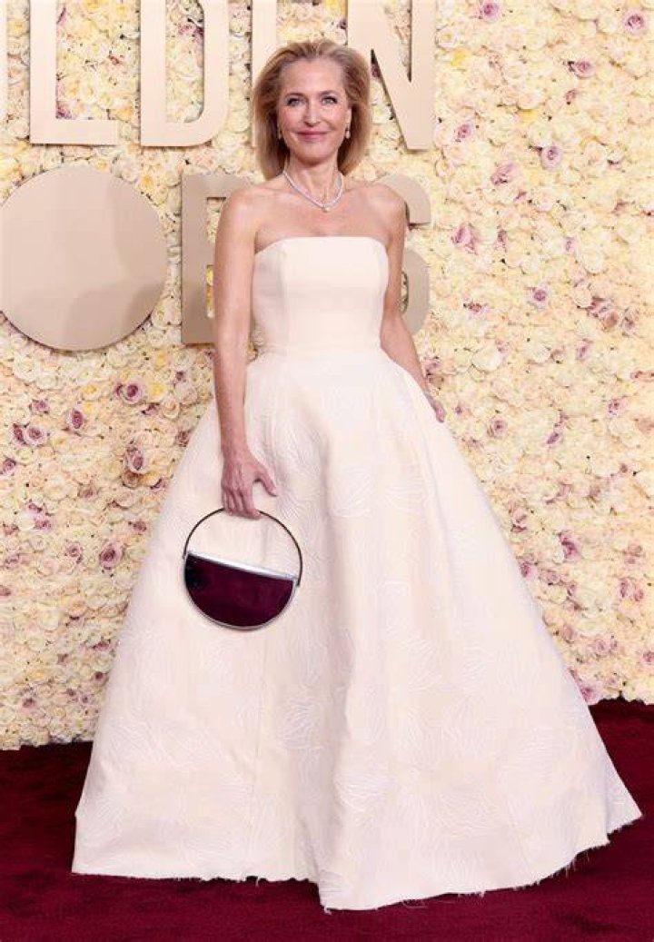 Ana de Armas' unique dress at Golden Globes sparks debate amongst fans |