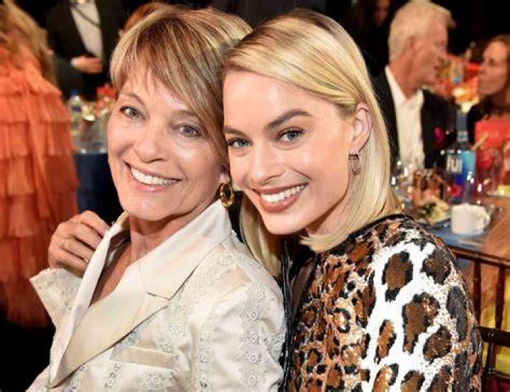 Anya Robbie Margot Robbie S Sister Bio