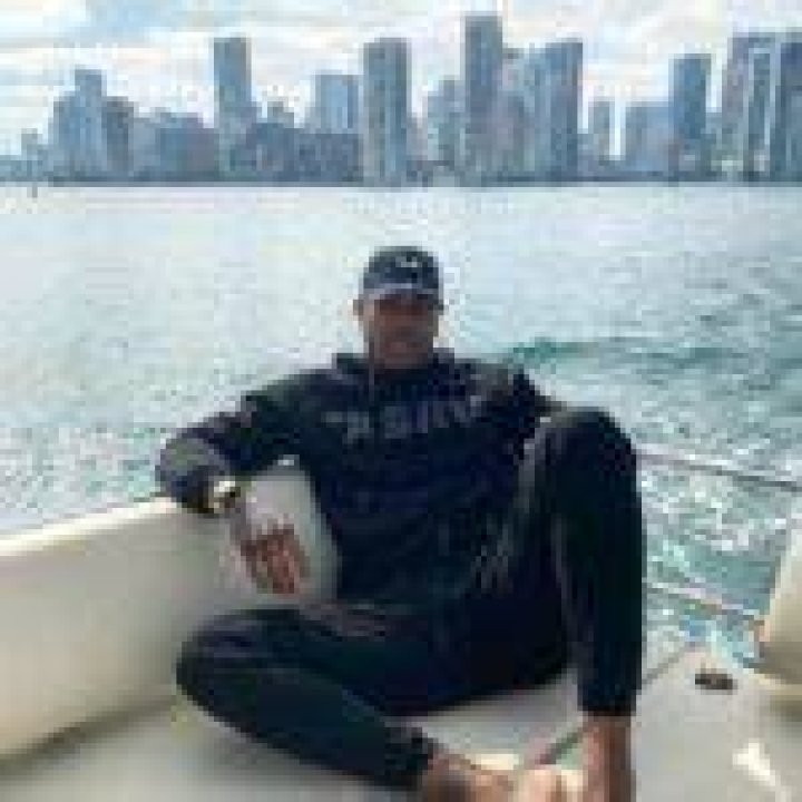 Aroldis Chapman Height, Weight, Age, Girlfriend, Family, Facts, Biography |