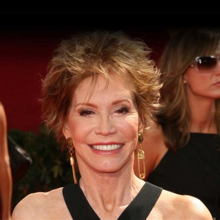 Barbara Walters - Age, Bio, Birthday, Family, Net Worth
