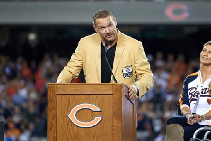 Bears Issued Statement Over Brian Urlacher Instagram Story