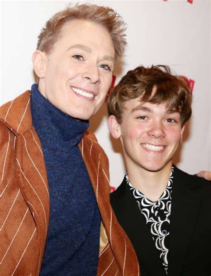 Bio, Wiki, Age, Height, Family, Clay Aiken, Married, Son and Net Worth |