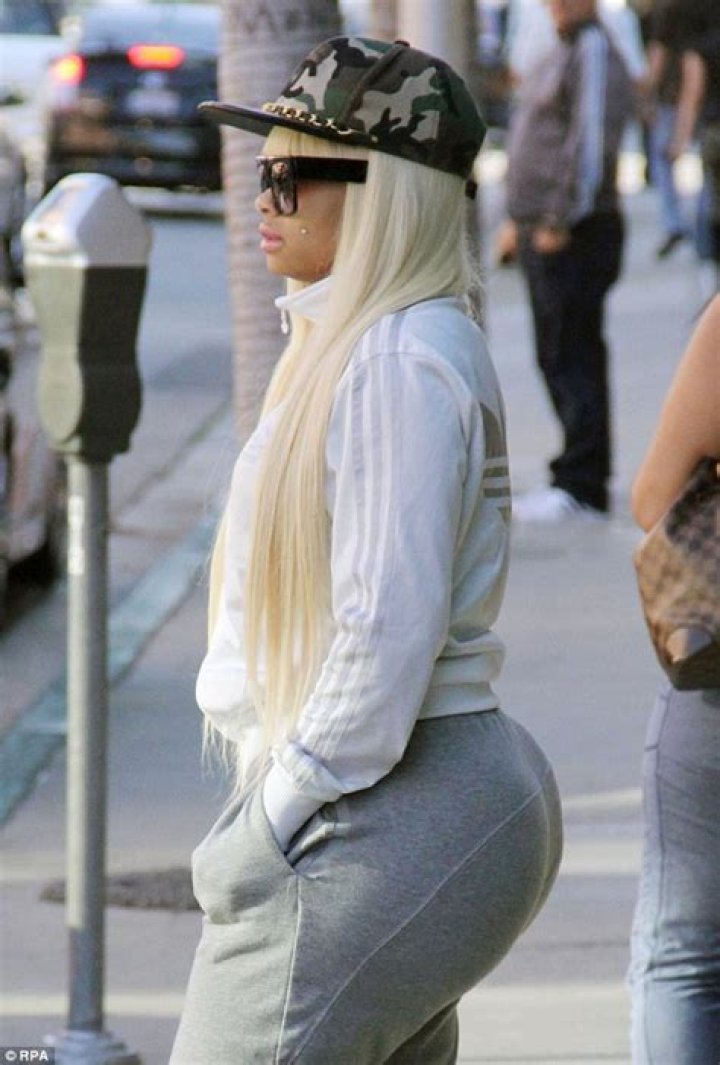 Celebrities With 40 Inch Hips