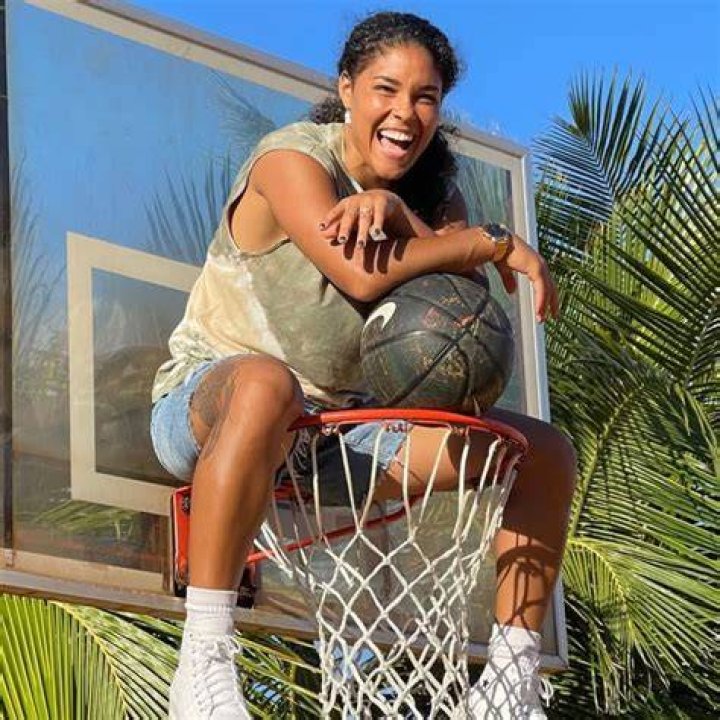 Circle-shaped hoops helped Crissa Jackson score a wealthy lifestyle