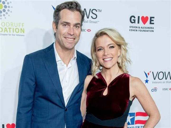 Dirk Blocker biography, height, wife, net worth, acting career |