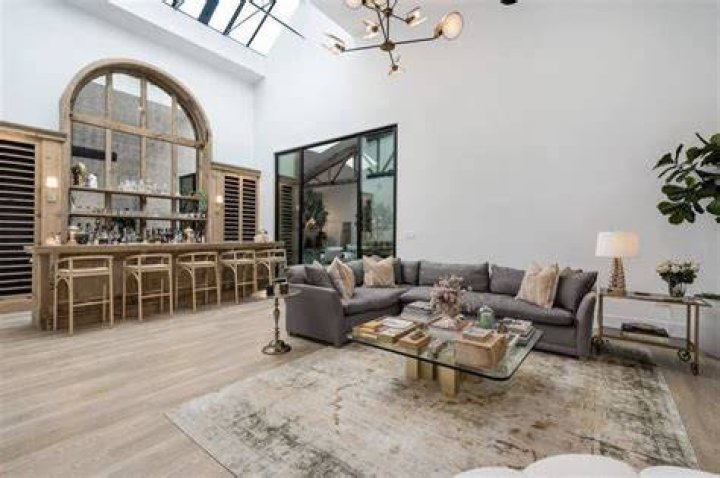 Discover Alison Victoria Interiors' Contact Hub
