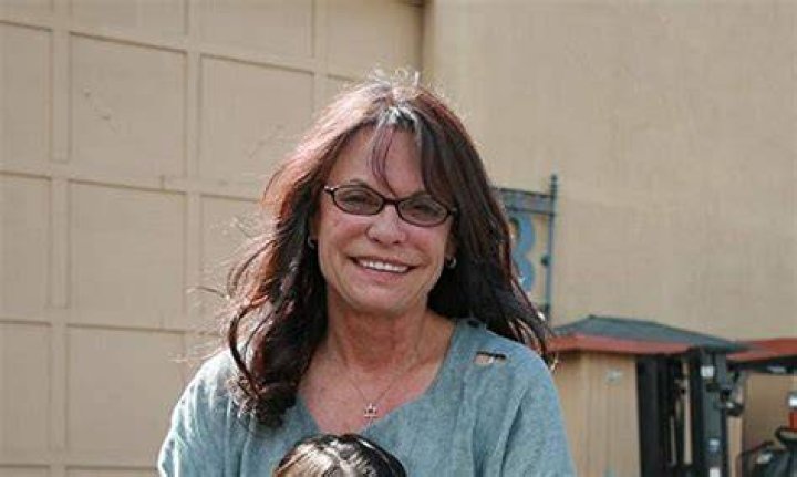 Does Kay Lenz have a daughter?Here are details of her family life