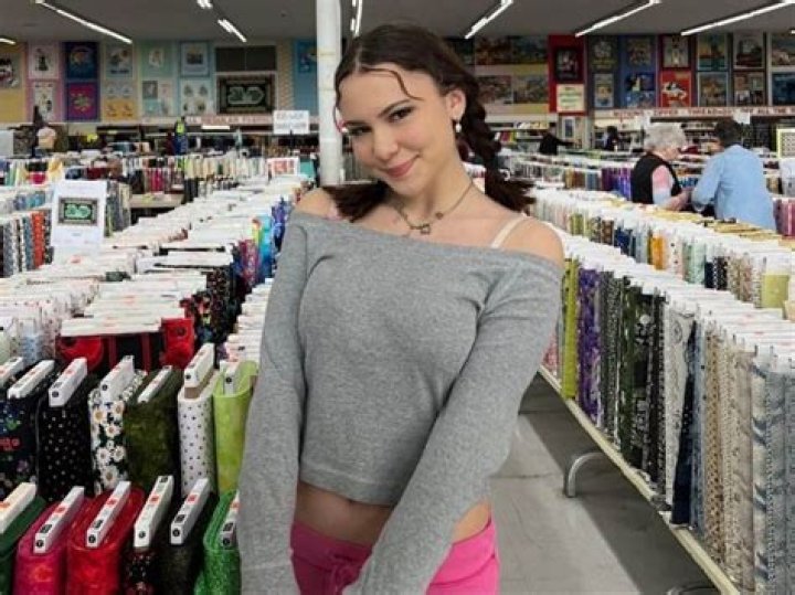 Ester Dobrik Biography, Age, Height, Boyfriend, Net Worth