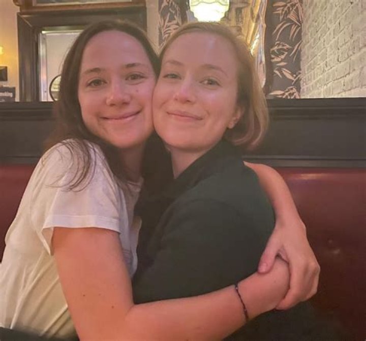 Exploring Hannah Einbinder's Relationships: A Deep Dive
