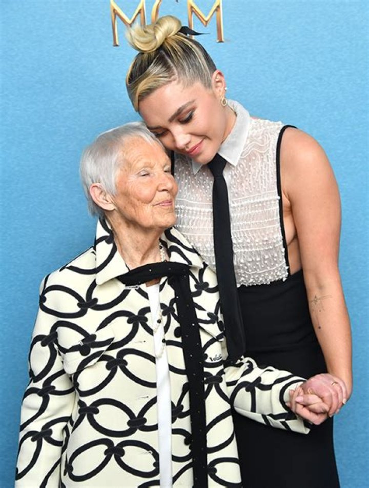 Florence Pugh Brings Parents & Grandmother To A Good Person Event Hollywood Life |
