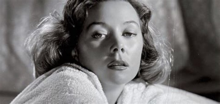 Gloria Grahame: A Journey Through the Life of a Hollywood Icon