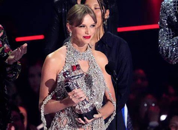 How Many VMA Awards Does Taylor Swift Have? Hollywood Life ·