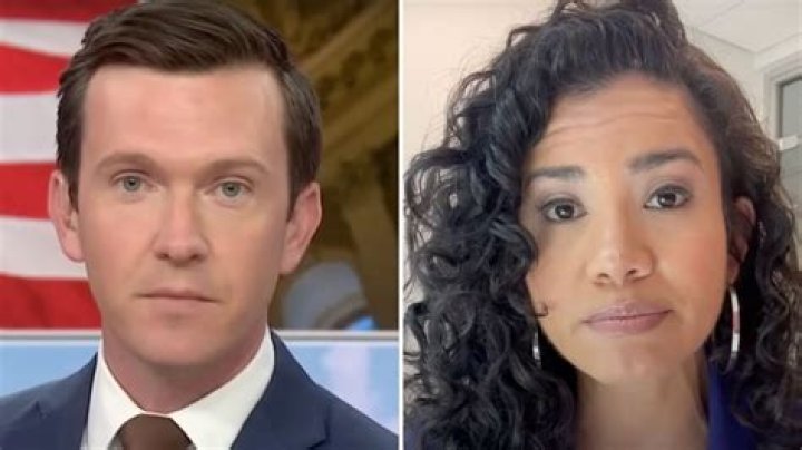 Is Laura Barron Lopez Married? Bio, Age, Height, Family, CNN, PBS NewsHour |