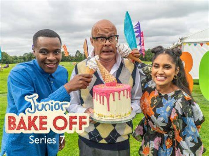 Is Liam Charles gay? Who has the Junior Bake Off presenter dated?