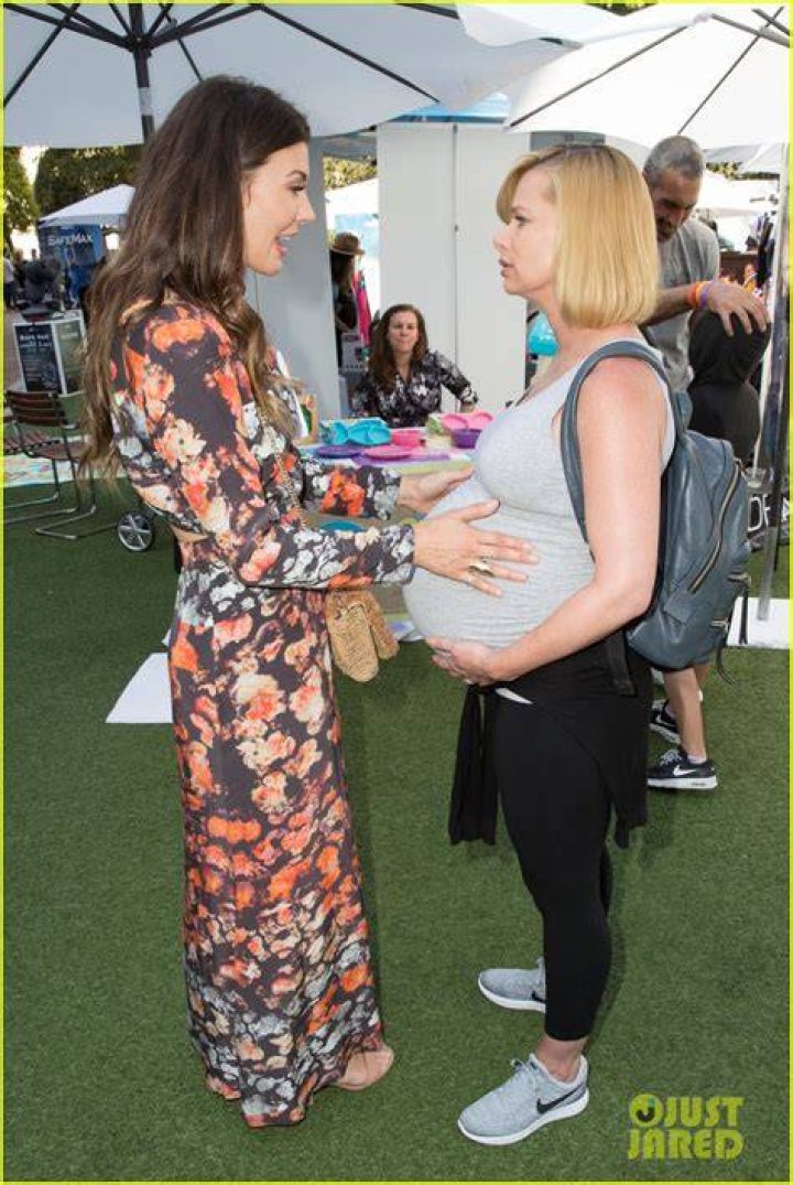 Jaime Pressly Flaunts Her Baby Bump In A Bikini On 40th B-Day Hollywood Life ·