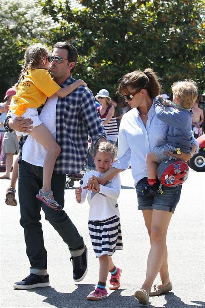 Jennifer Garner – Feet, Shoe Size and Shoe Collection