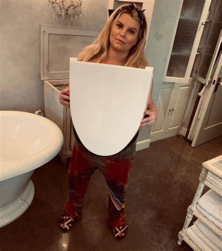 Jessica Simpson Flaunts MASSIVE Baby Bump in Skimpy Bikini