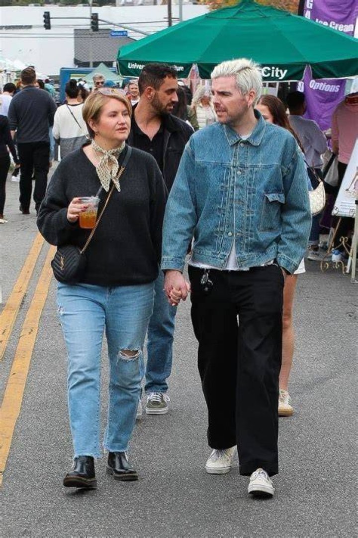 Jillian Bell Relationships