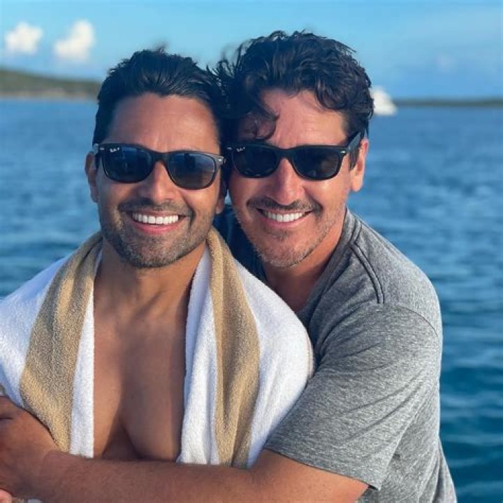 Jonathan Knight Dating History: A Comprehensive Look at His Romantic Journey