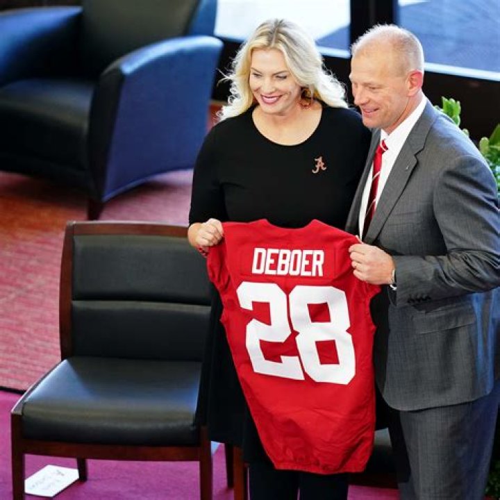 Kalen DeBoer's Wife: A Deep Dive into the Life of the Coach's Partner