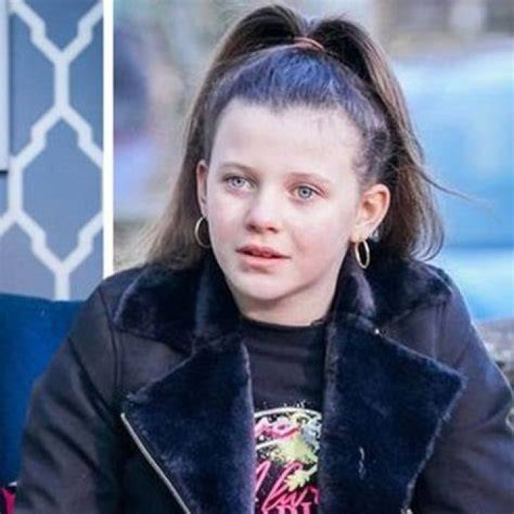 Kenzie Reeves (Movie Actress) - Age, Birthday, Bio, Facts, Family, Net Worth, Height & More |