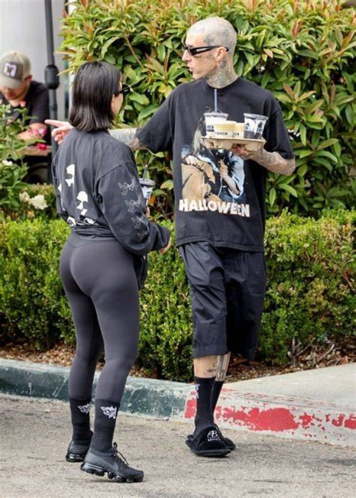 Kourtney Kardashian Shows Off Booty-ful Side of Cabo San Lucas