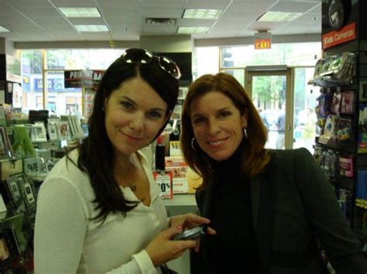 Lauren Graham and Her Journey as a Mother: Insights into Her Life with Kids