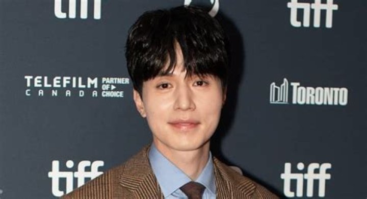 Lee Dong Wook Height In Feet: Uncovering The Truth