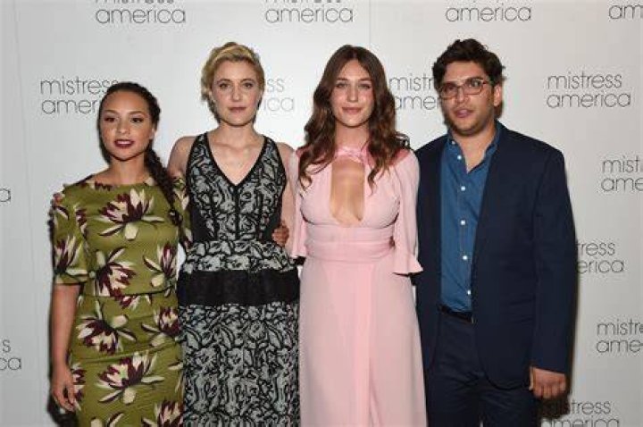 Lola Kirke Biography, Wiki, Age, Height, Family, Career |