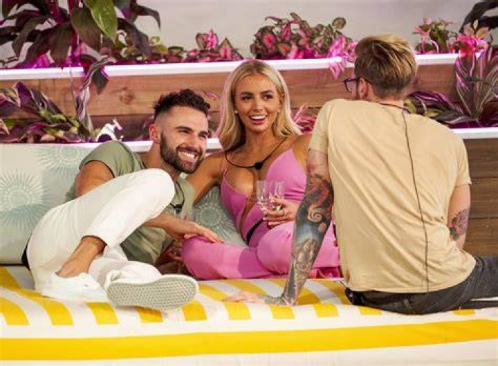 Mackenzie Dipman 'shocked' by Carl Radke, Lindsay Hubbard romance