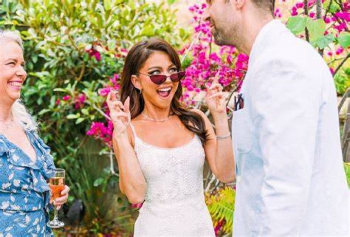 Modern Familys Sarah Hyland hosting Love Island USA is exactly our type on paper Wed 20 July