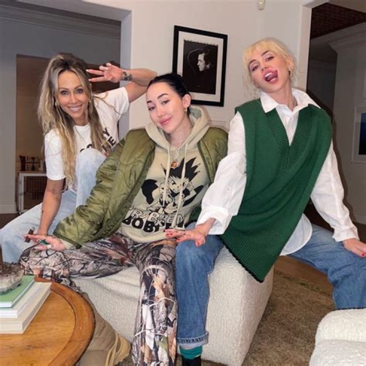 Noah Cyrus Siblings: A Deep Dive into Her Family Dynamics
