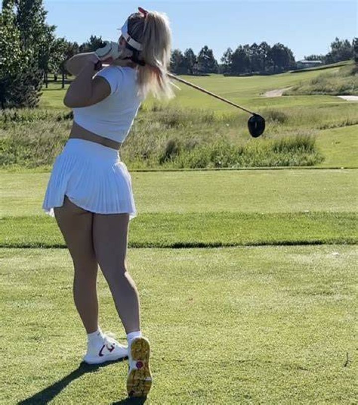 Paige Spiranac's sexy instructional video: 'This is how to swing with a big chest'