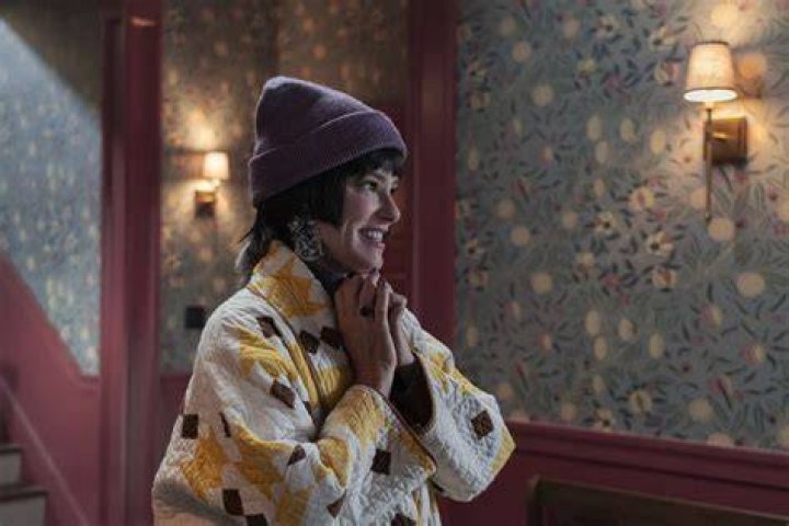 Parker Posey's Complete Dating History: Boyfriends, Breakups, And More