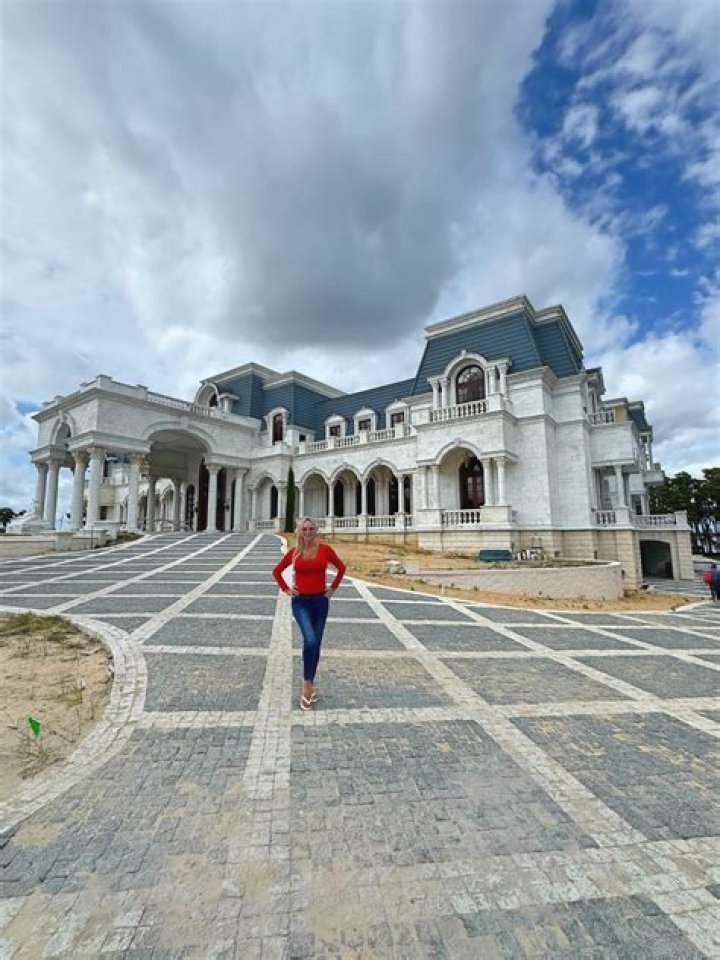 Queen of Versailles: The Opulent Journey of a Modern-Day Royalty