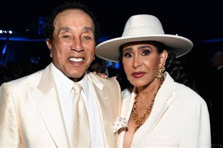 Smokey Robinson Wife, Kids, Age, Net, Biography, Is He Gay, Dead