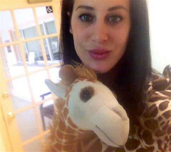 Sydney Smith Neck: The Story of the Giraffe Woman Who Gave Up Her Dream