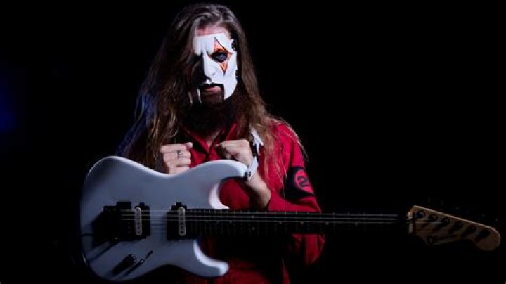 Unveiling Jim Root: The Guitar Maestro of Slipknot