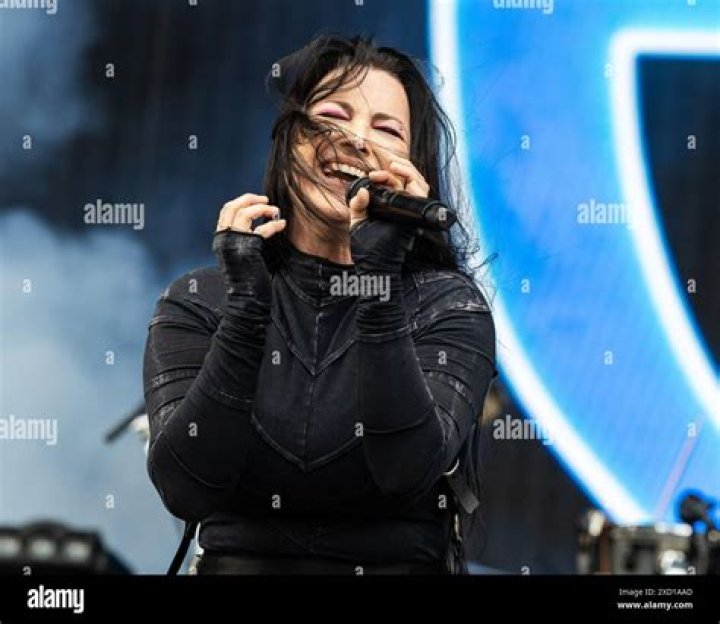 Unveiling The Enigmatic Union Of Evanescence's Amy Lee
