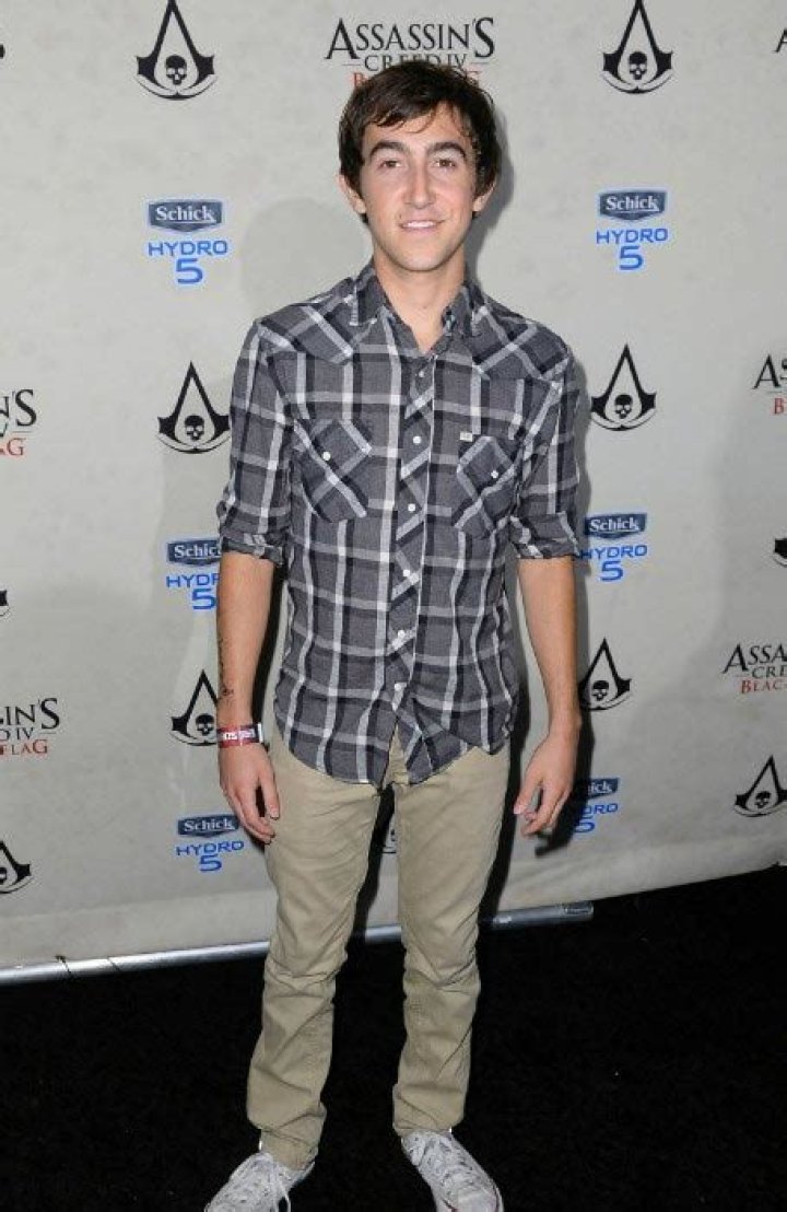 Unveiling Vincent Martella's Height: Surprising Insights And Revelations