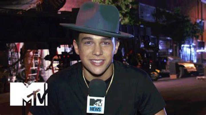 Who is Austin Mahone Dating Now