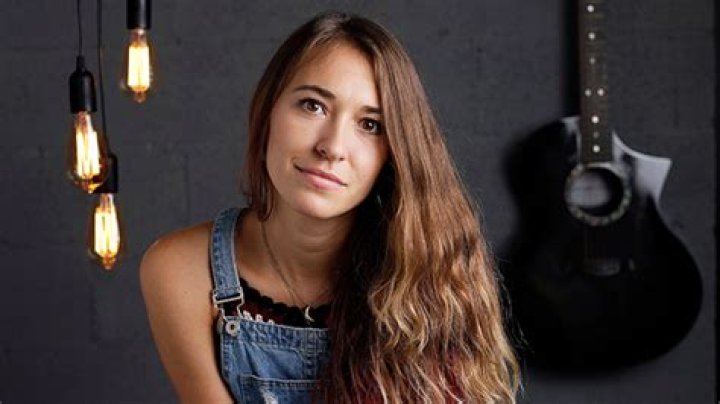 Who Is Lauren Daigle? 5 Things About Christian Music Singer Hollywood Life ·